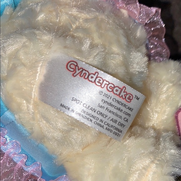 Cyndercake Vivi-Bear Plush Toy - Picture 2 of 3